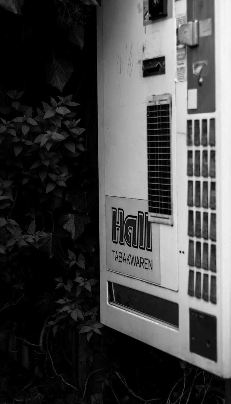 CIGARETTE MACHINE
